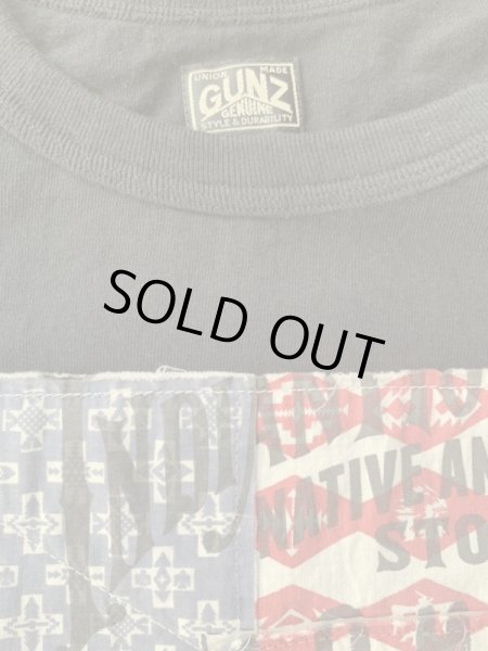 画像4: GUNZ ガンズ ネイティブ柄生地張りあてTEEシャツ ティーシャツ GUNZ  ブラック (4)