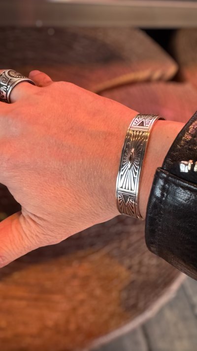 画像1: INDIANJEWELRY HOWARD NELSON  ハワード.ネルソン　サンバーストバングル