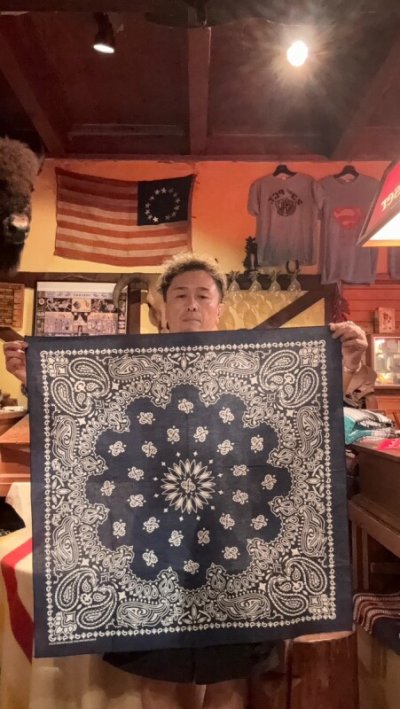 画像1: BANDANNAS GRANDE  BIGバンダナ　MADE IN U.S.A.　ペイズリーネイビー　